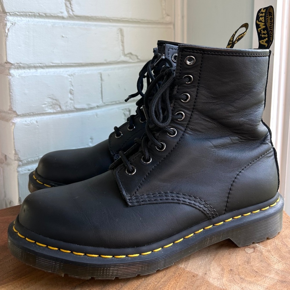 Dr. Martens 11821 Unisex Original 8-Eye Leather Boots Leather Black M7 W8